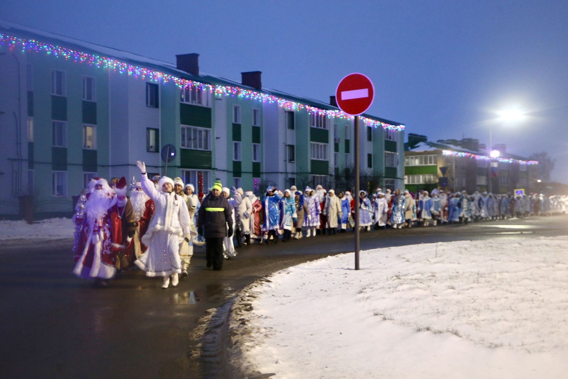 Главная ёлка Алексеевского района зажгла свои огни