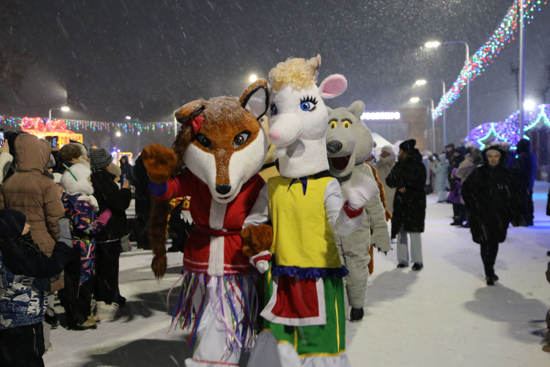 Главная ёлка Алексеевского района зажгла свои огни