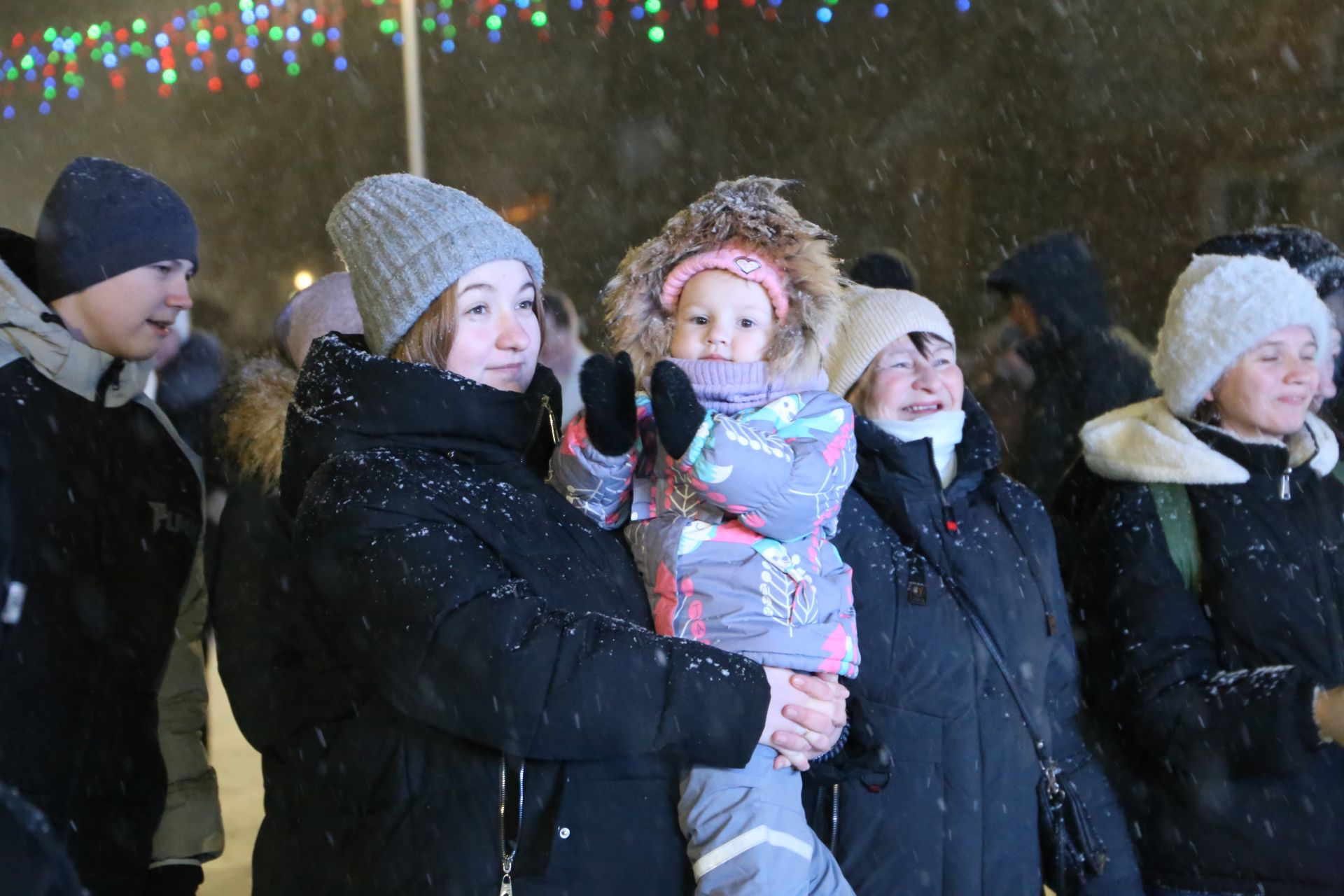 Главная ёлка Алексеевского района зажгла свои огни