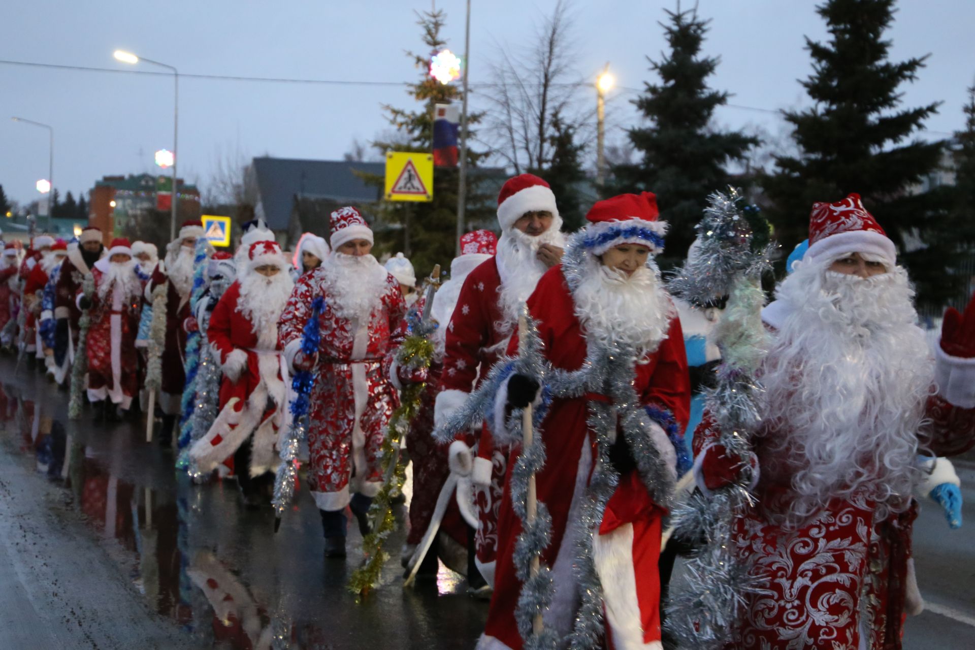 Главная ёлка Алексеевского района зажгла свои огни