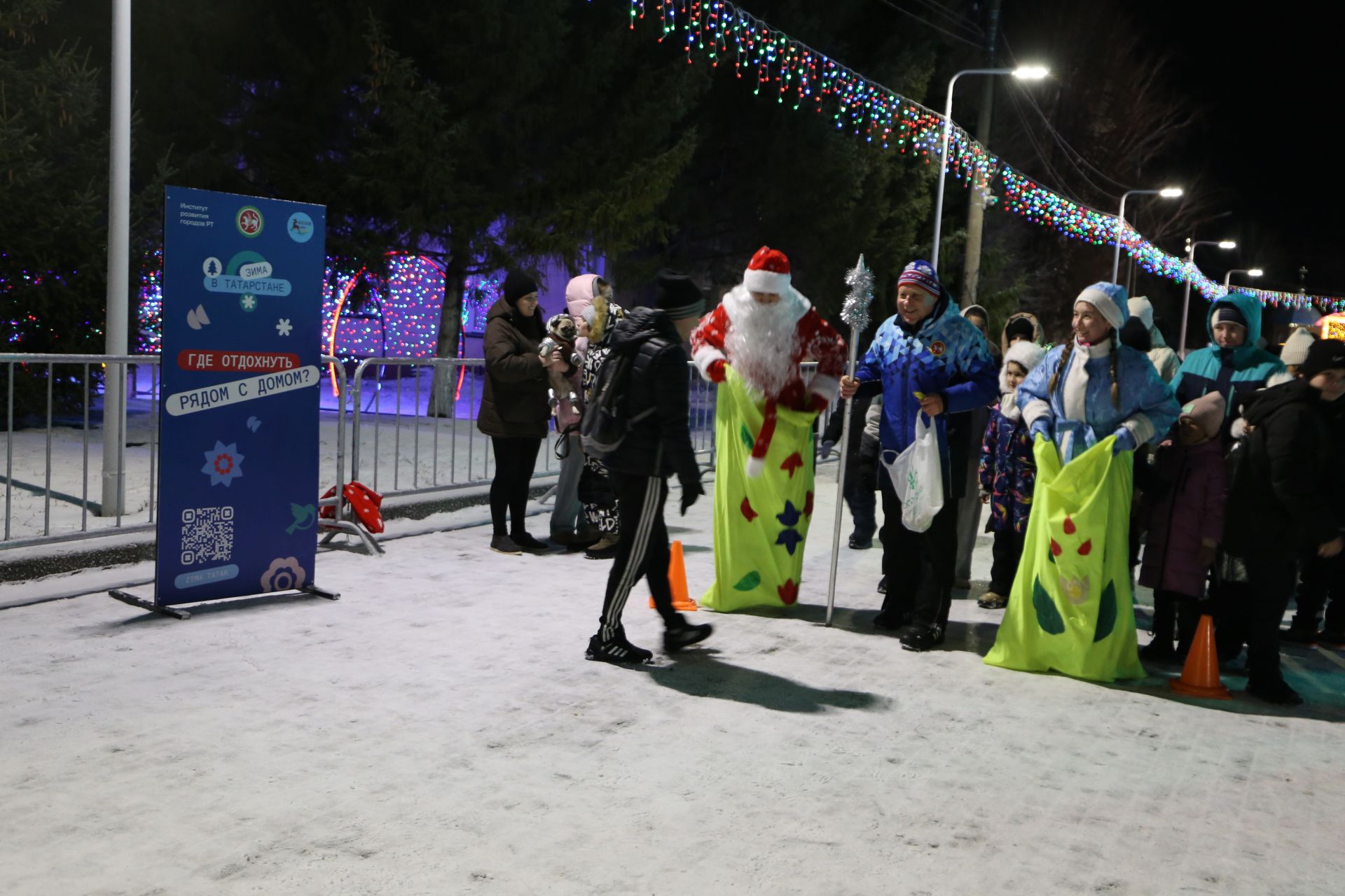 Главная ёлка Алексеевского района зажгла свои огни