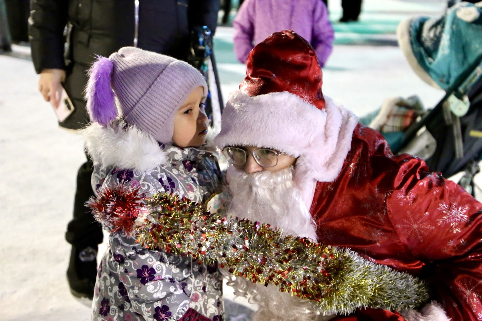 Главная ёлка Алексеевского района зажгла свои огни