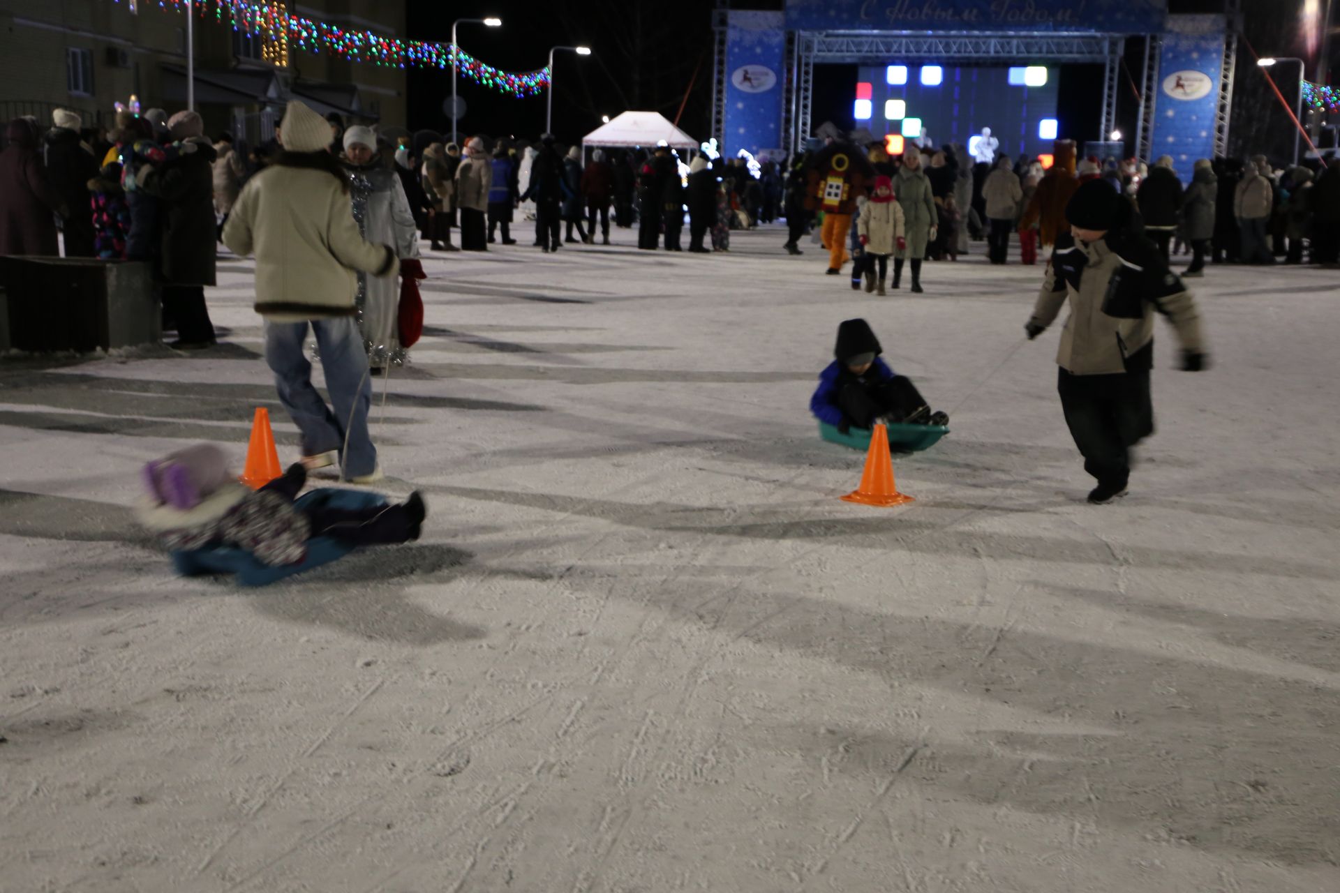 Главная ёлка Алексеевского района зажгла свои огни
