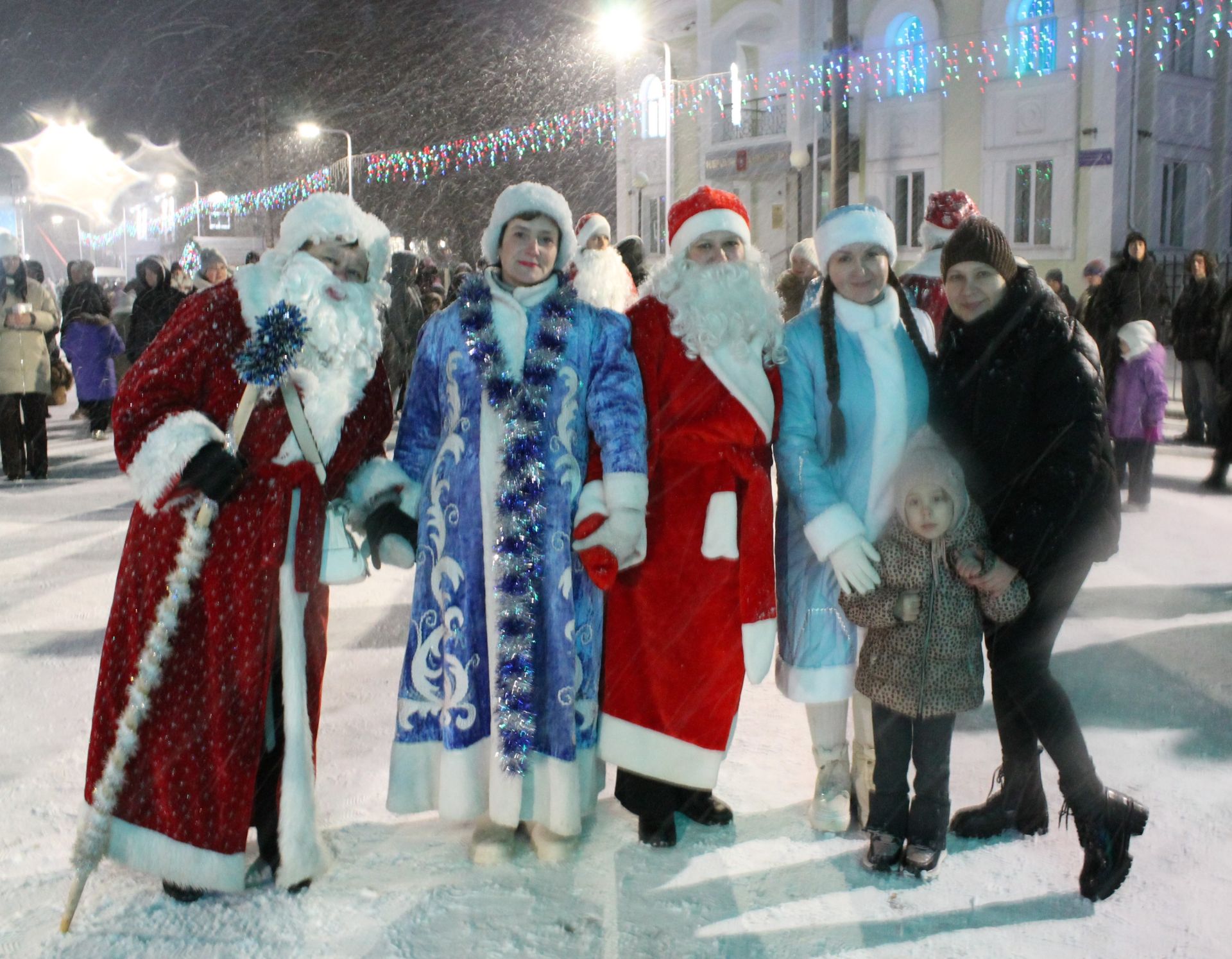 Главная ёлка Алексеевского района зажгла свои огни