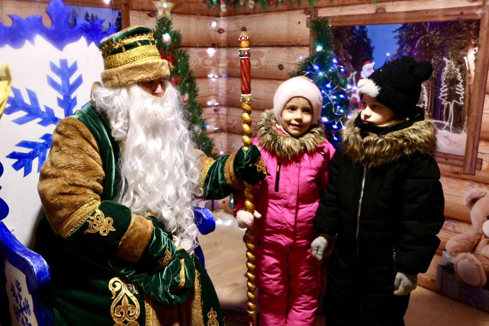 Главная ёлка Алексеевского района зажгла свои огни