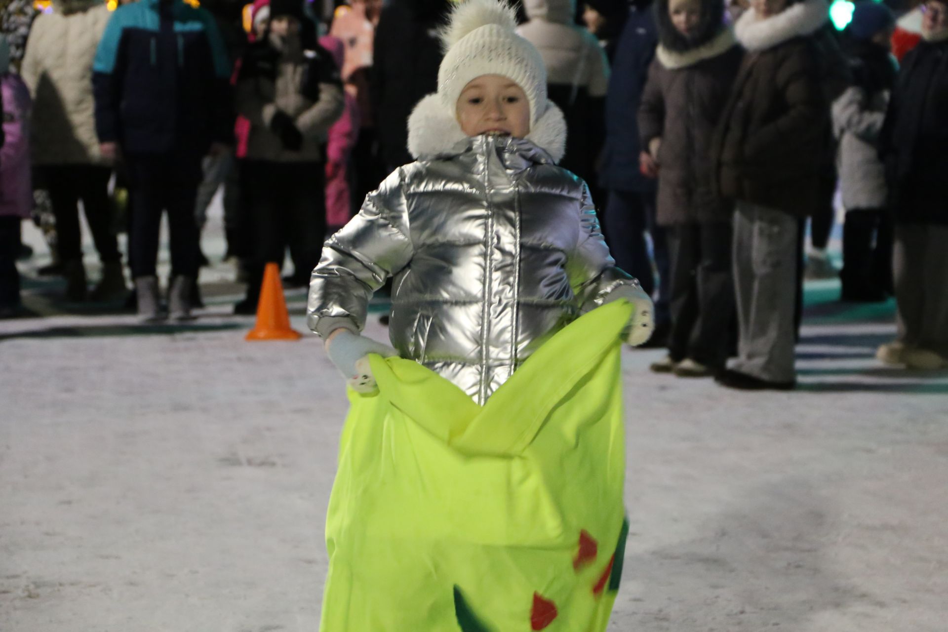 Главная ёлка Алексеевского района зажгла свои огни