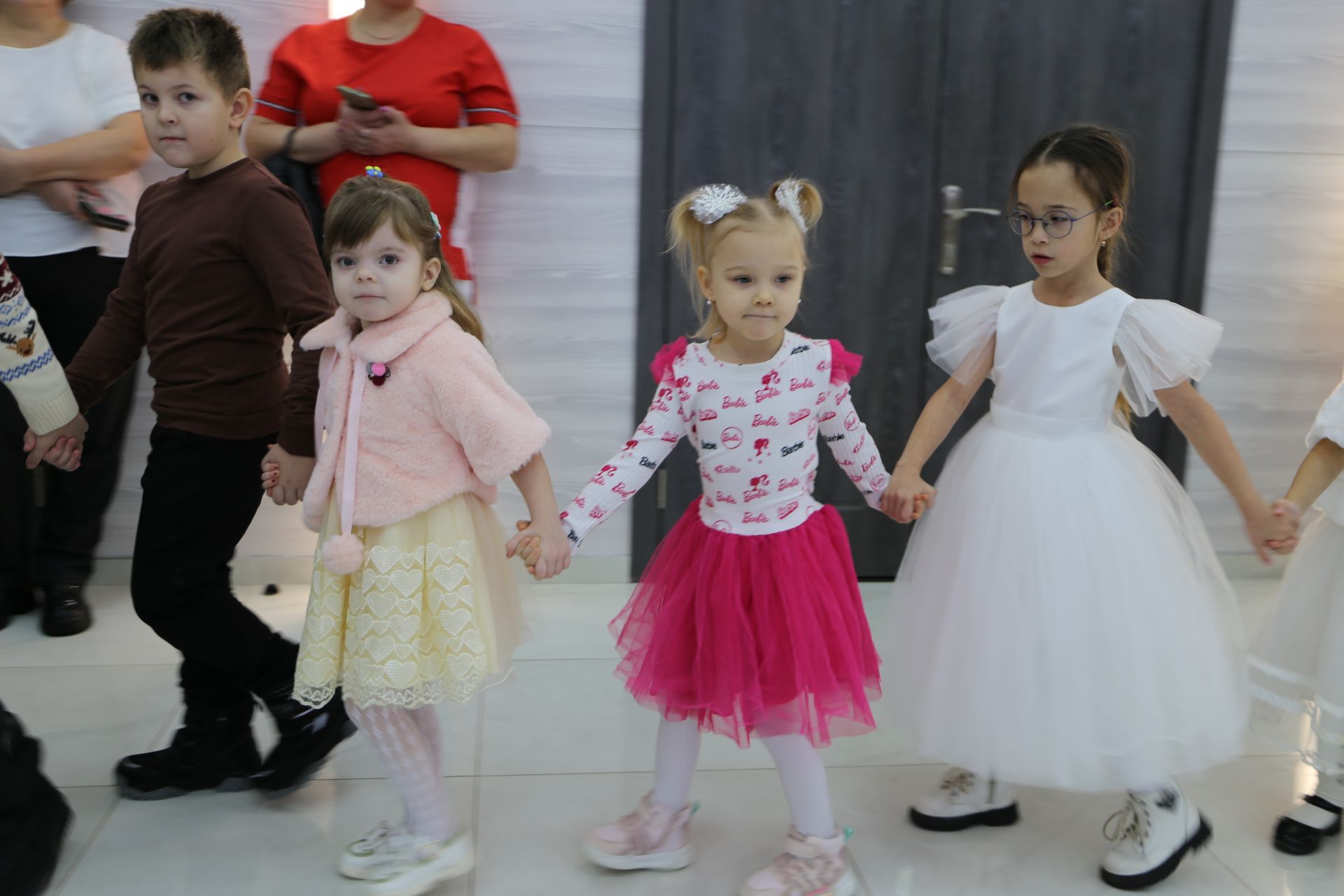 В Алексеевском состоялось предновогоднее представление для детей участников СВО