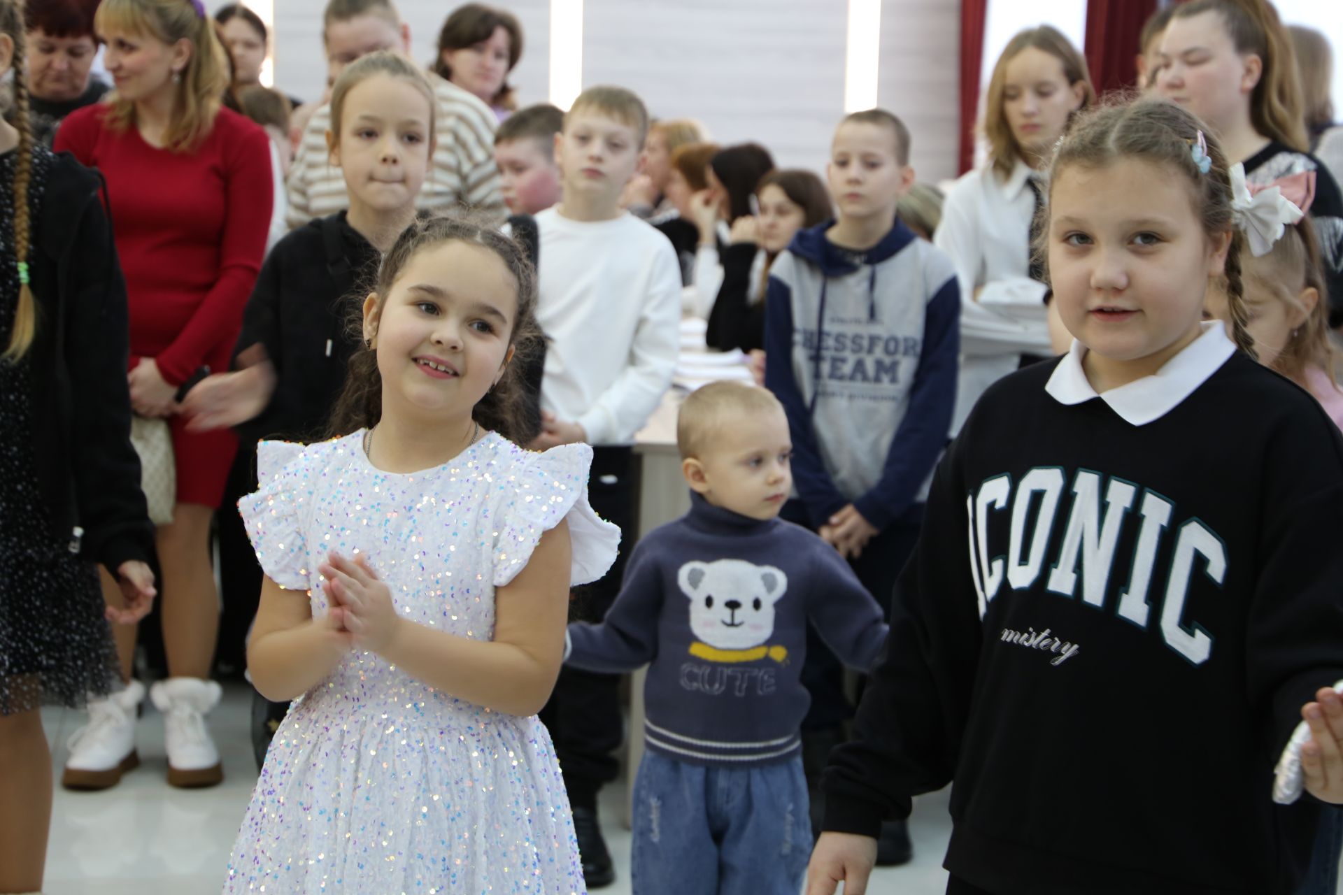 В Алексеевском состоялось предновогоднее представление для детей участников СВО
