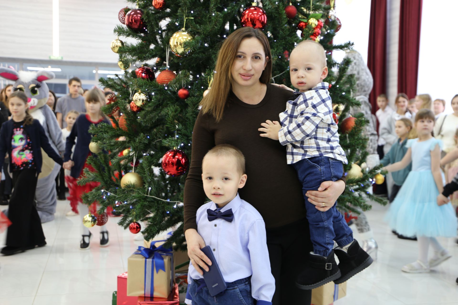 В Алексеевском состоялось предновогоднее представление для детей участников СВО