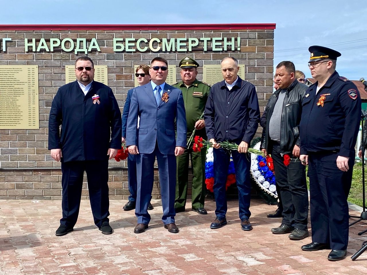 В Средних Тиганах состоялось торжественное открытие обновленного памятника