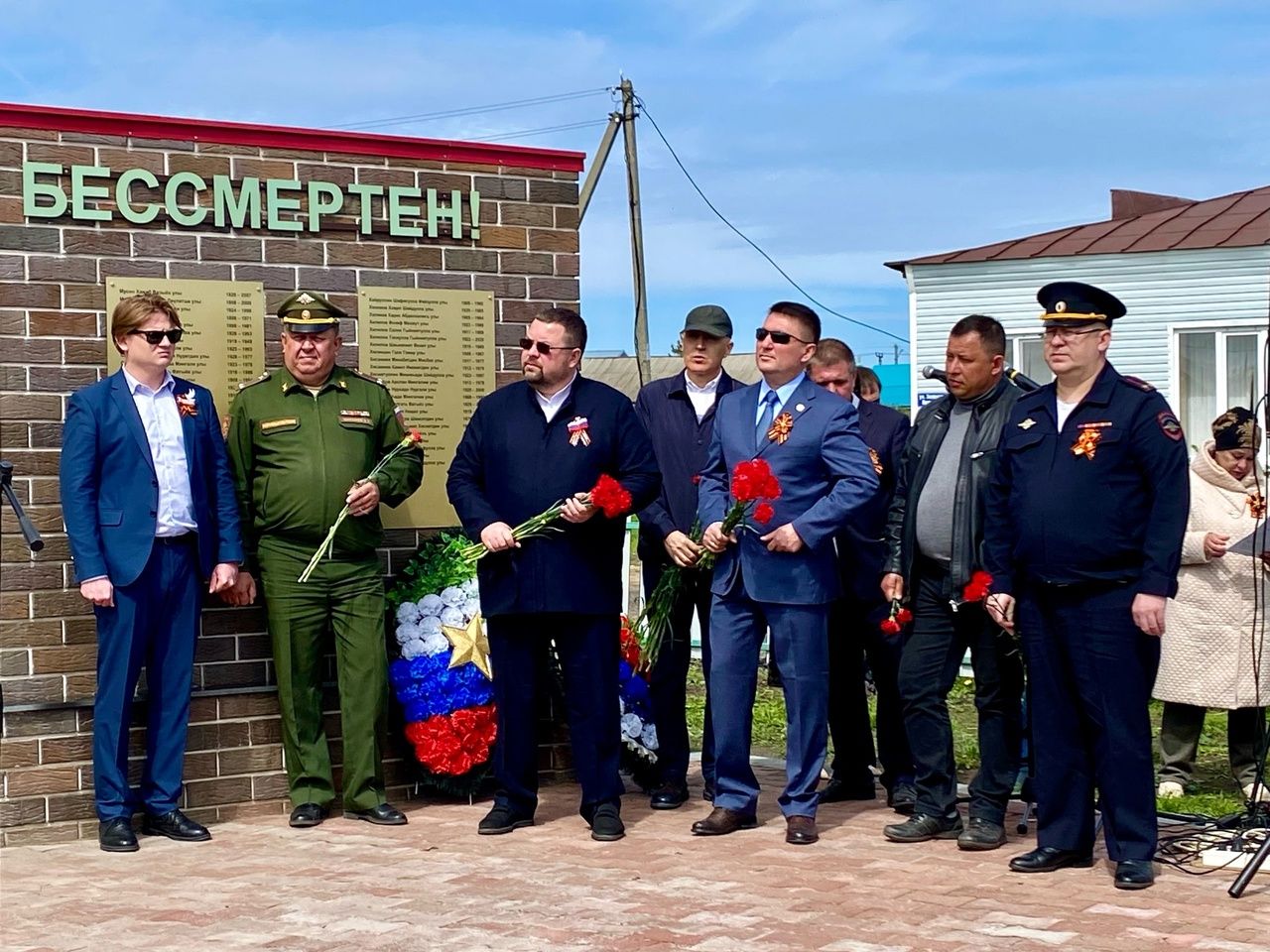В Средних Тиганах состоялось торжественное открытие обновленного памятника
