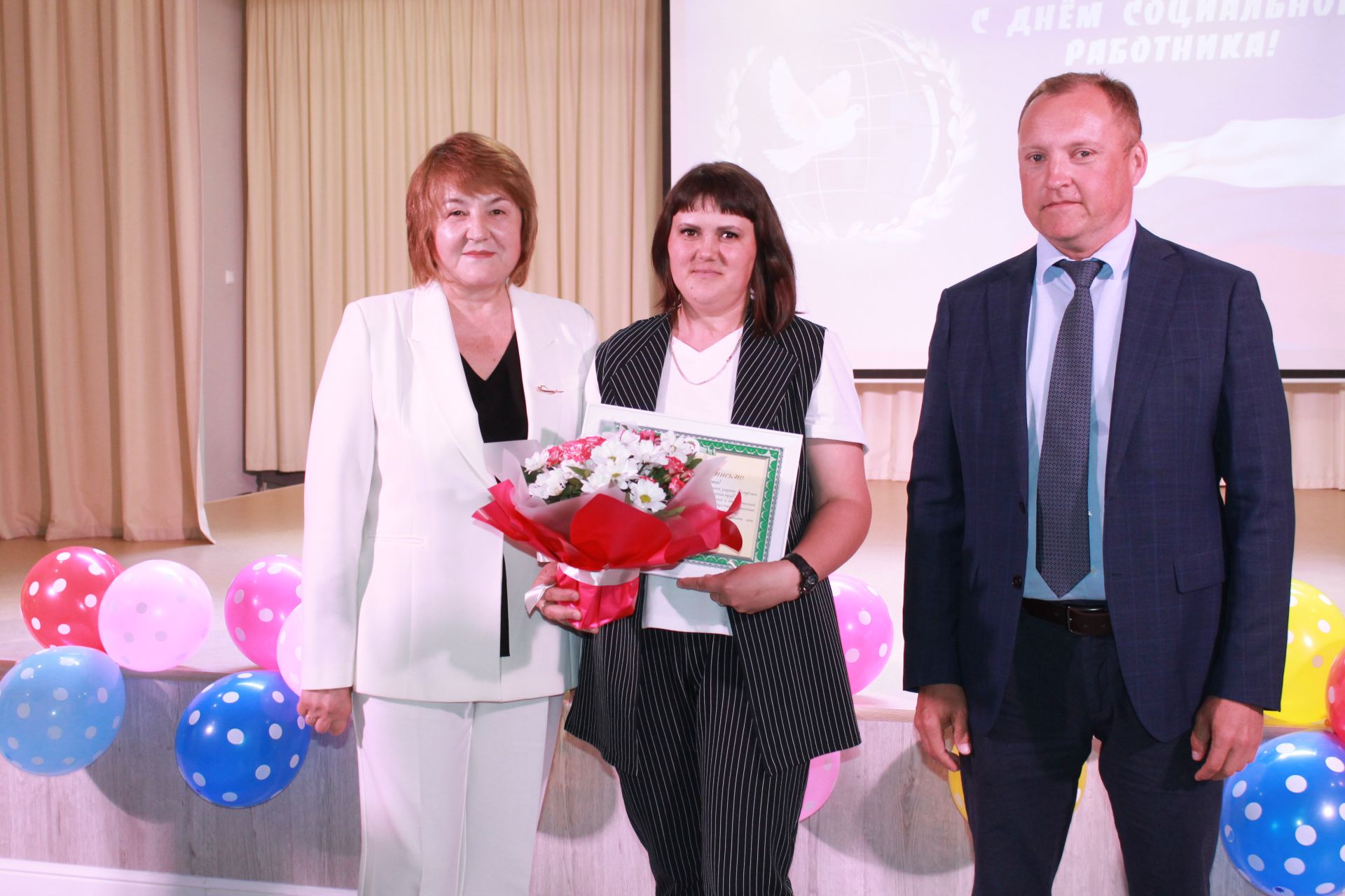 В Алексеевском чествовали работников социальной сферы