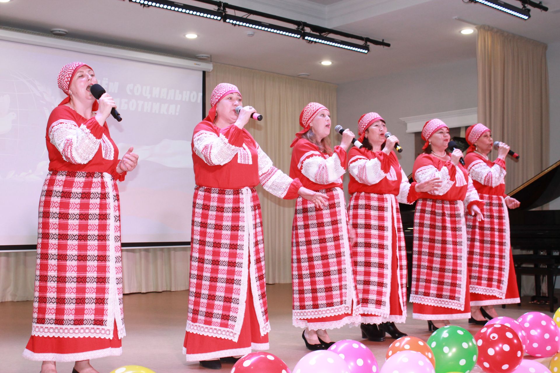 В Алексеевском чествовали работников социальной сферы