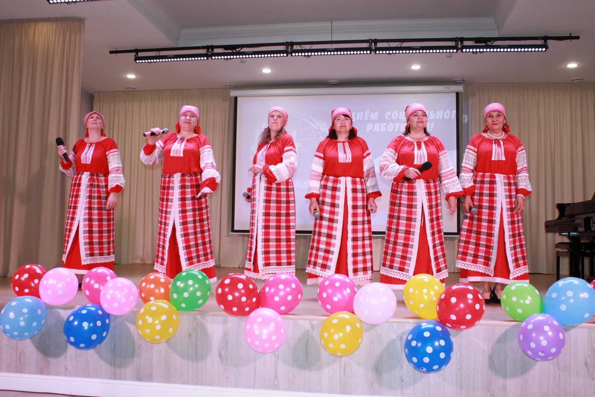 В Алексеевском чествовали работников социальной сферы