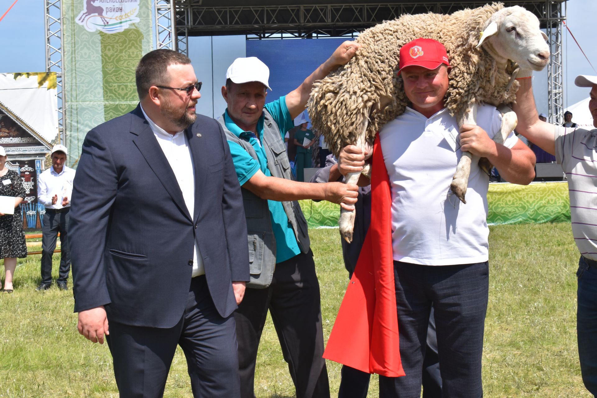 На Сабантуе в Алексеевском назвали имена батыров сева
