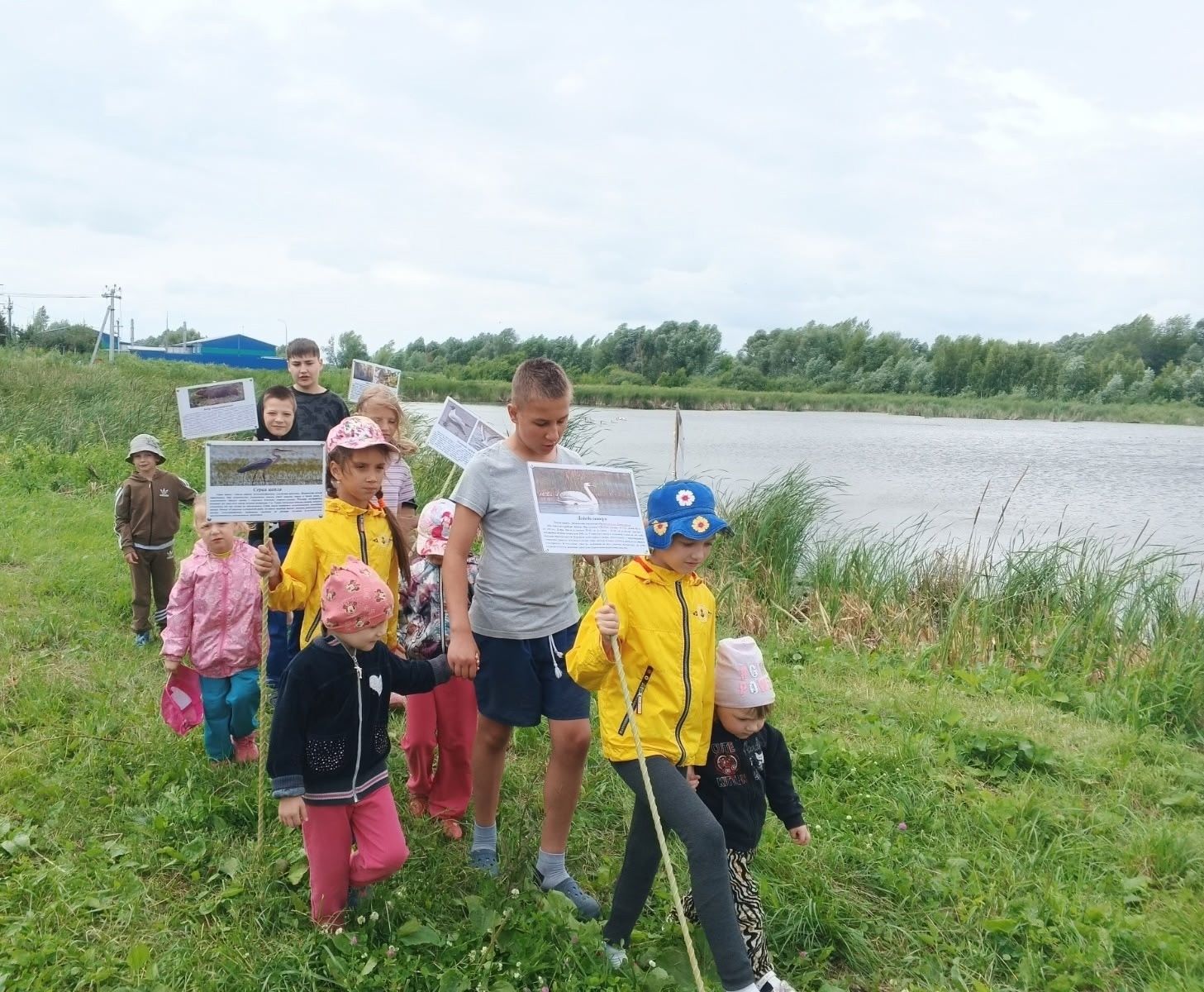 Прогулка в мир природы: воспитанники приюта «Забота» на Лебедином озере
