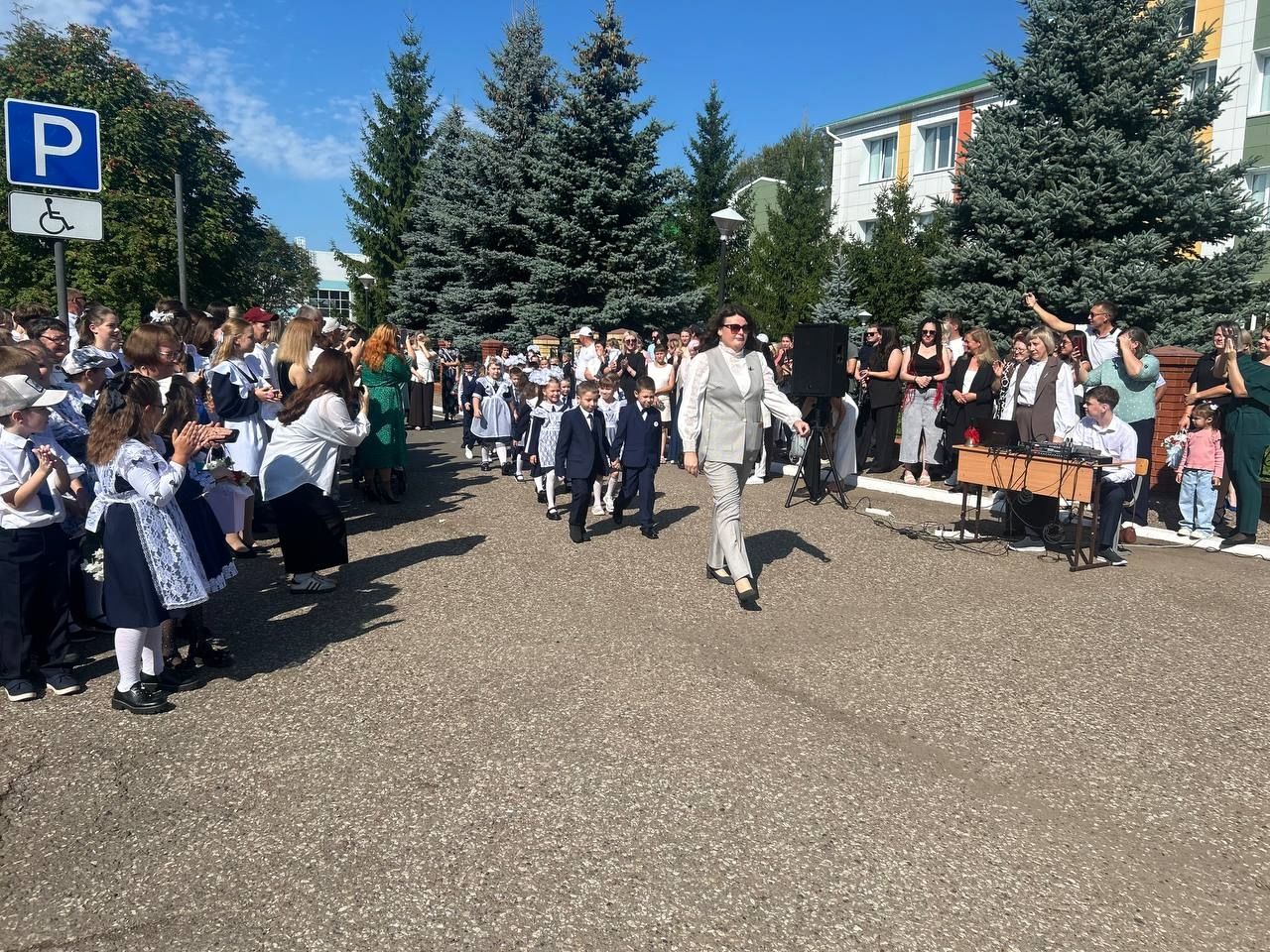 В Алексеевском районе стартовал новый учебный год для почти трех тысяч школьников