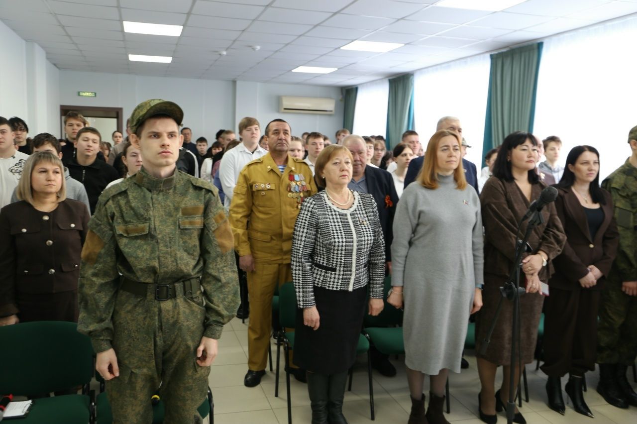 Встреча с героями: студенты Алексеевского колледжа поговорили о долге с ветеранами