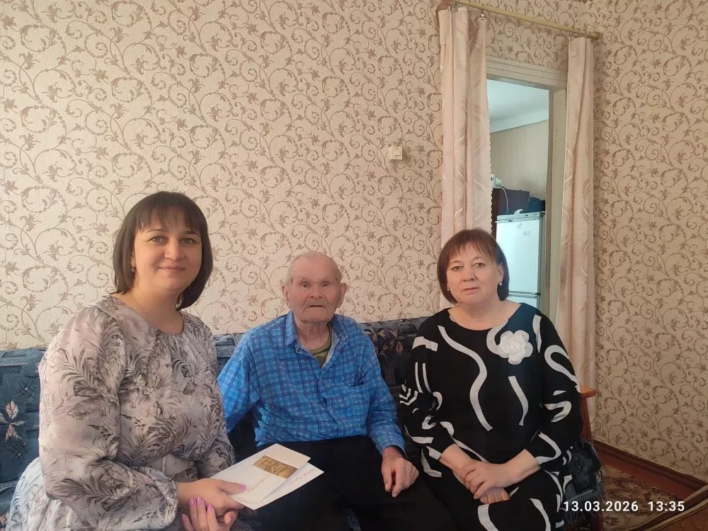 В Алексеевском поздравили с 95-летием труженика тыла Виктора Будкина