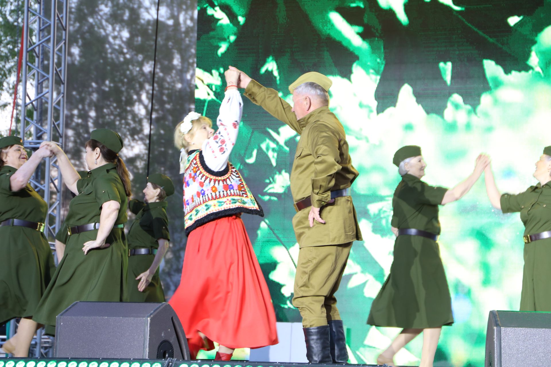 День Победы в Алексеевском завершился концертом и праздничным салютом