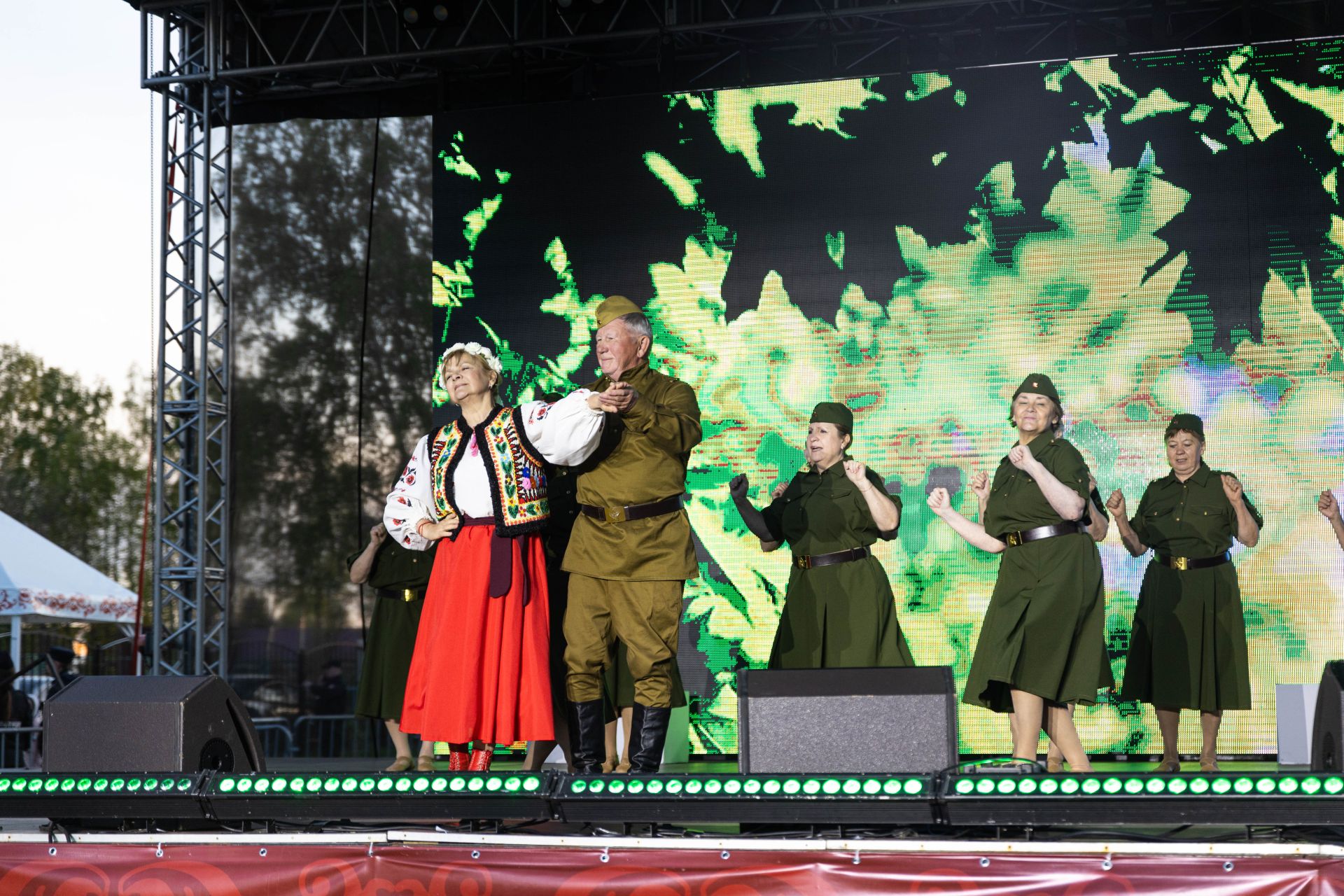 День Победы в Алексеевском завершился концертом и праздничным салютом