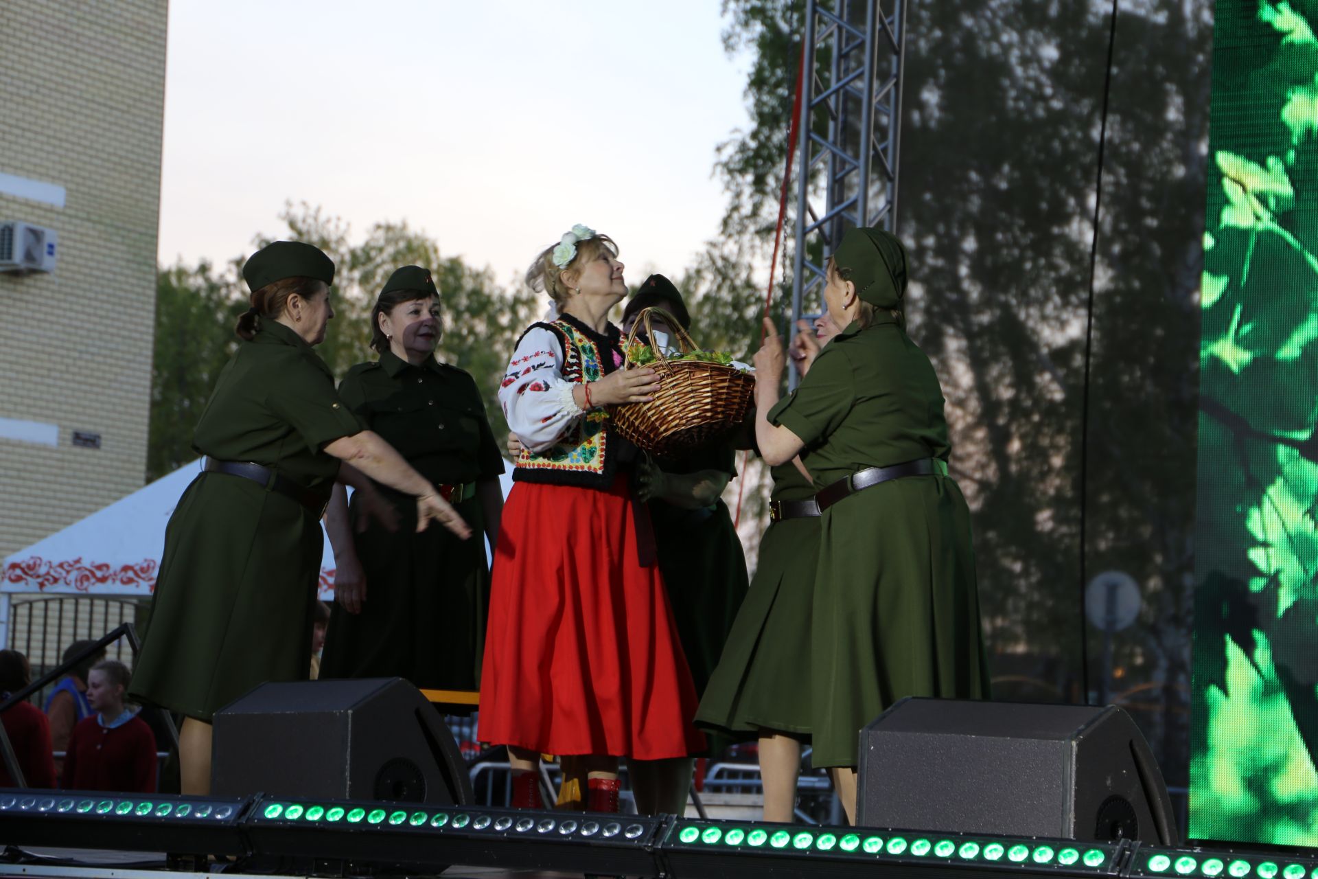 День Победы в Алексеевском завершился концертом и праздничным салютом