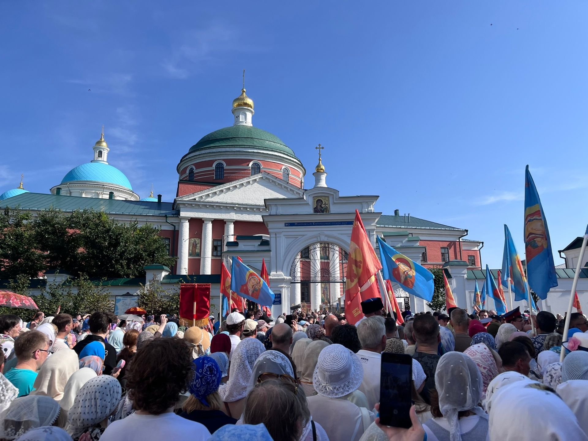 Под покровом Казанской иконы: паломники из Алексеевского района стали участниками исторического богослужения