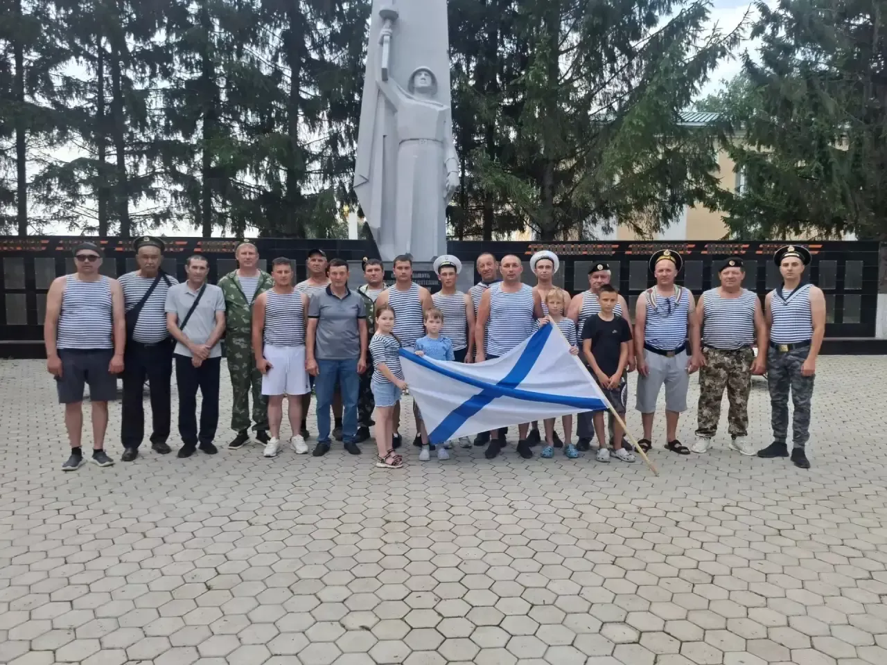 Моряки района отметили праздник