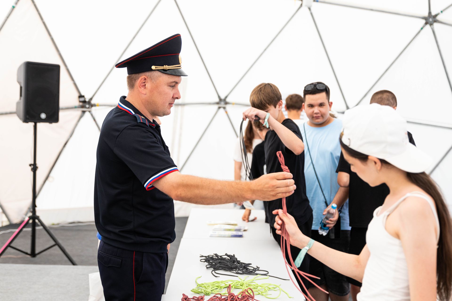 Участников форума «Сәләт» познакомили с основами дорожной безопасности.