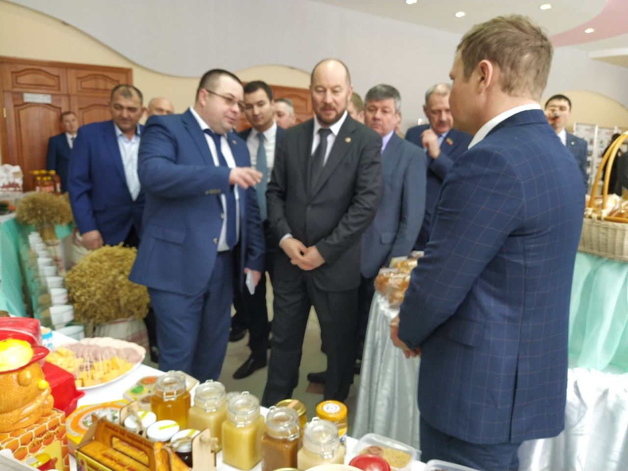 В Алексеевском районе состоялась выставка продуктов местных товаропроизводителей
