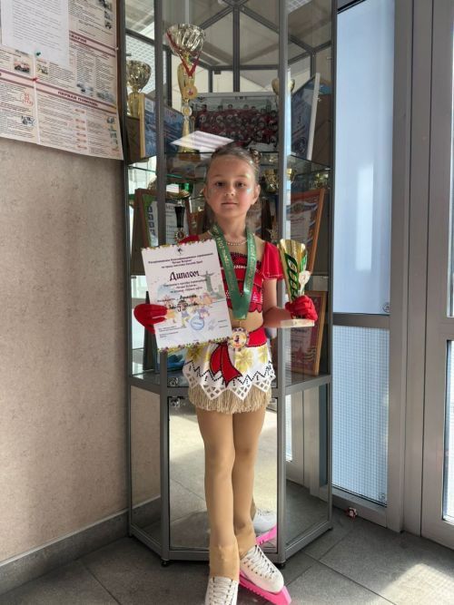 Алексеевск районыннан фигуралы шуучы Зәйнетдинова Азалина