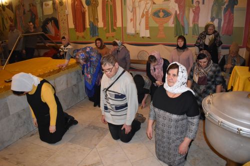 В новогоднюю ночь в Алексеевском молились за мир и благополучие