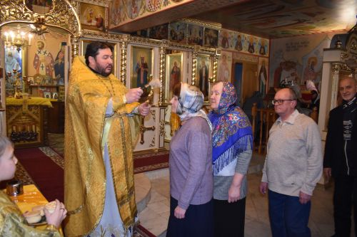 В новогоднюю ночь в Алексеевском молились за мир и благополучие