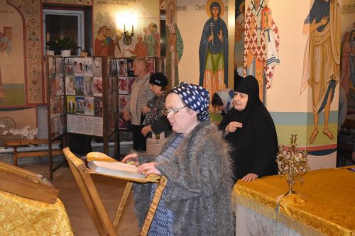 В новогоднюю ночь в Алексеевском молились за мир и благополучие