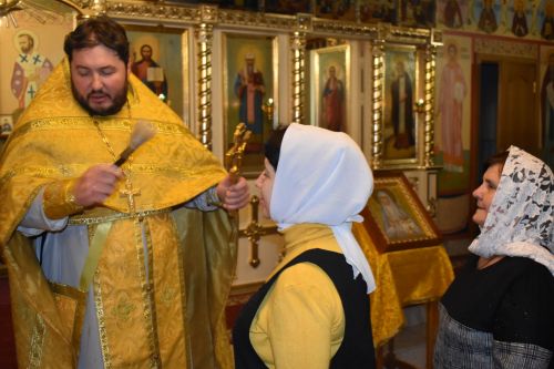 В новогоднюю ночь в Алексеевском молились за мир и благополучие