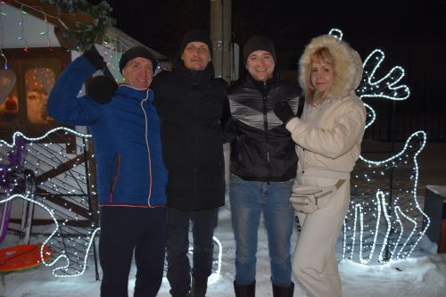 В первый день нового года на центральной ёлке прошли новогодние гуляния