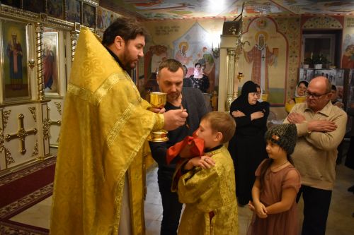 В новогоднюю ночь в Алексеевском молились за мир и благополучие
