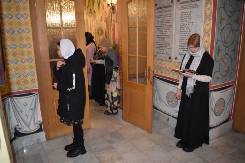 В новогоднюю ночь в Алексеевском молились за мир и благополучие