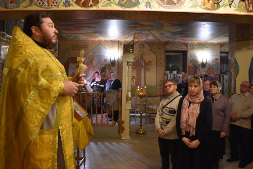 В новогоднюю ночь в Алексеевском молились за мир и благополучие
