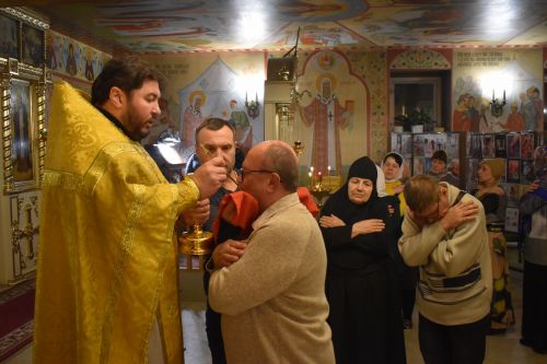 В новогоднюю ночь в Алексеевском молились за мир и благополучие