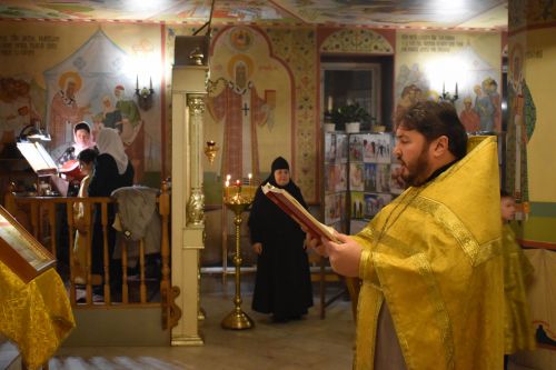 В новогоднюю ночь в Алексеевском молились за мир и благополучие