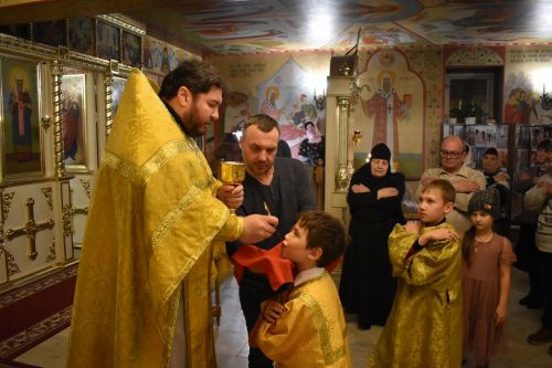 В новогоднюю ночь в Алексеевском молились за мир и благополучие