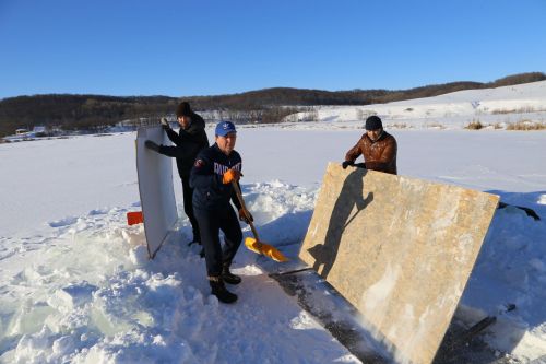 Житель Билярска всю жизнь занимается «моржеванием» и свою семью приобщил к здоровому образу жизни