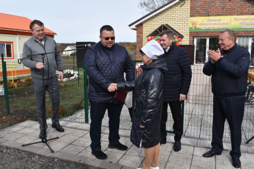 В Больших Полянках открыли новый ФАП и комплексный пункт обслуживания населения Алексеевского РайПО