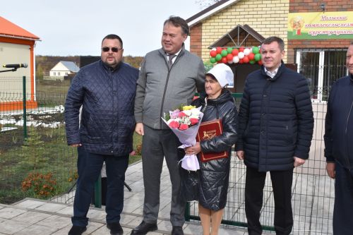 В Больших Полянках открыли новый ФАП и комплексный пункт обслуживания населения Алексеевского РайПО