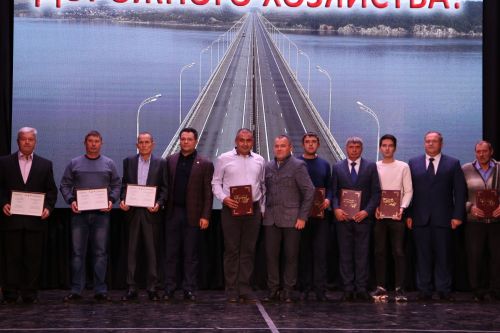 Министр транспорта и дорожного хозяйства Татарстана поздравил работников «Алексеевскдорстроя» с профессиональным праздником