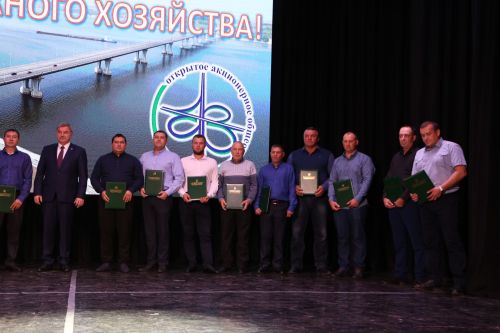 Министр транспорта и дорожного хозяйства Татарстана поздравил работников «Алексеевскдорстроя» с профессиональным праздником