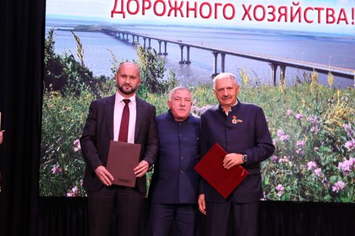 Министр транспорта и дорожного хозяйства Татарстана поздравил работников «Алексеевскдорстроя» с профессиональным праздником
