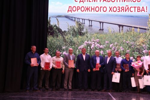 Министр транспорта и дорожного хозяйства Татарстана поздравил работников «Алексеевскдорстроя» с профессиональным праздником