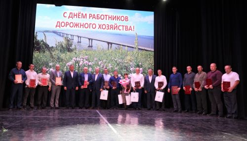 Министр транспорта и дорожного хозяйства Татарстана поздравил работников «Алексеевскдорстроя» с профессиональным праздником